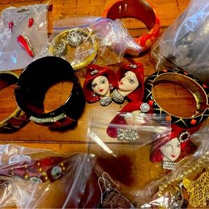 Costume Jewelry Approximately 6lbs Various Necklaces, bracelets, earrings, pins